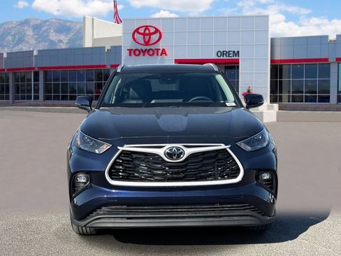 New 2026 Toyota Highlander XLE image 2