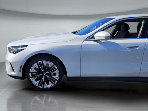 New 2026 BMW 530i w/ Convenience Package RWD image 40