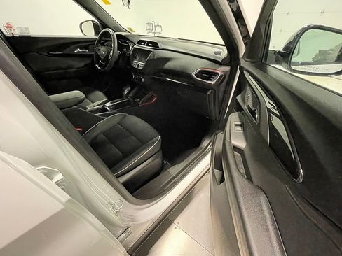 Used 2023 Chevrolet TrailBlazer RS FWD image 25