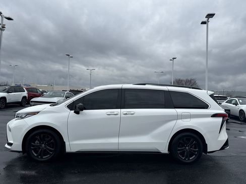 Used 2024 Toyota Sienna XSE image 6