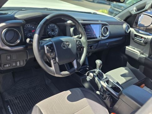 Used 2020 Toyota Tacoma TRD Sport w/ Technology Package AWD/4WD image 19