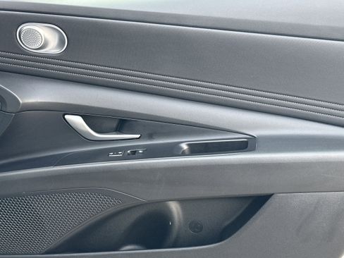 Used 2025 Hyundai Elantra SEL image 14