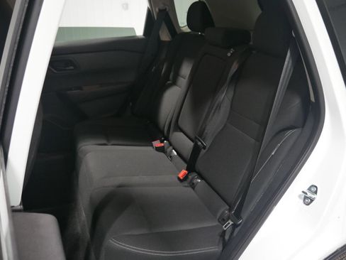 Used 2025 Nissan Rogue S image 11