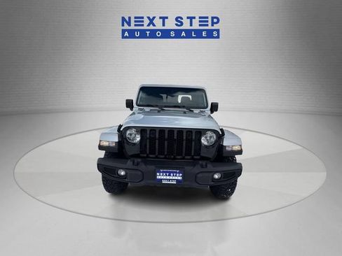 Used 2022 Jeep Gladiator Sport AWD/4WD image 2