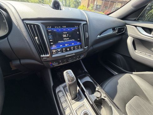 Used 2019 Maserati Levante AWD/4WD image 11