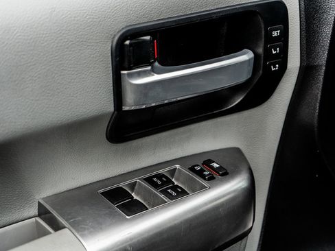 Used 2018 Toyota Sequoia Limited image 24