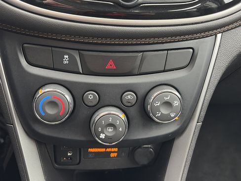 Used 2019 Chevrolet Trax LT w/ LT Convenience Package AWD/4WD image 31