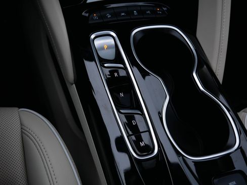 Used 2023 Buick Envision Avenir image 24