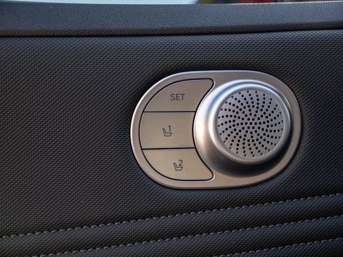 Used 2023 Hyundai Elantra Limited image 13