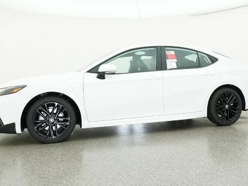 New 2026 Toyota Camry SE FWD image 18