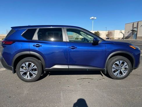 Certified 2022 Nissan Rogue SV image 7