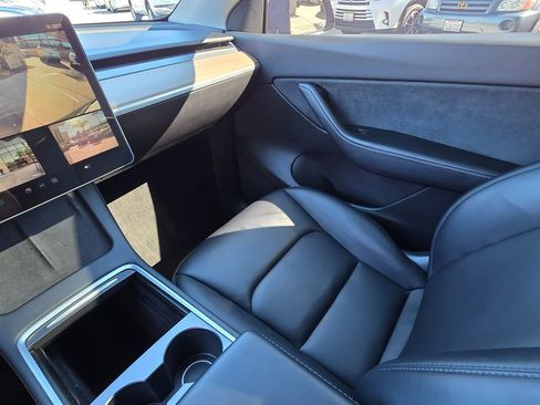 Used 2021 Tesla Model Y Long Range image 36