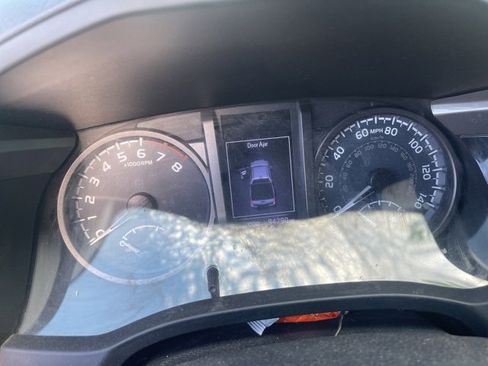 Used 2019 Toyota Tacoma TRD Off-Road image 12