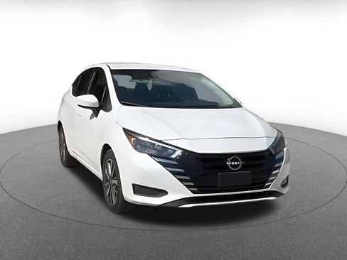 Used 2025 Nissan Versa SV FWD image 2