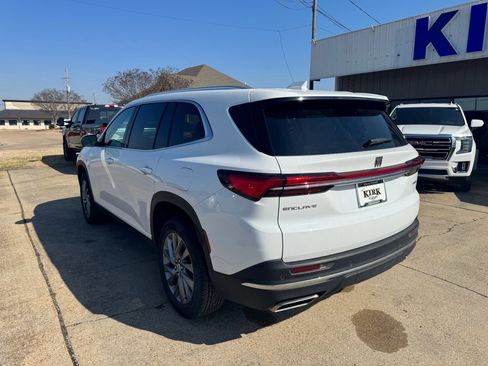 Used 2025 Buick Enclave Preferred image 3