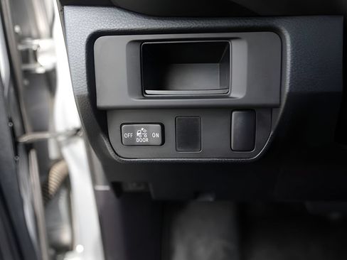 Used 2016 Toyota Tacoma SR5 w/ Towing Package RWD image 18