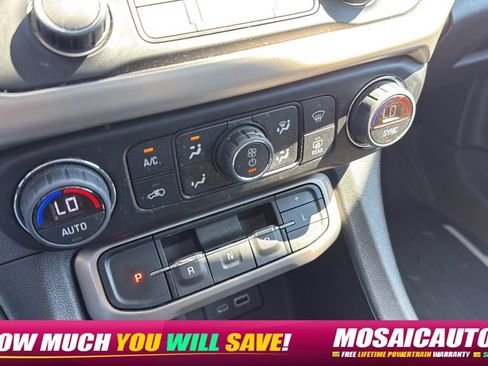 Used 2022 GMC Acadia Denali w/ GMC Pro Grade Package AWD/4WD image 33