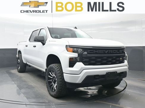 Used 2022 Chevrolet Silverado 1500 Custom image 1