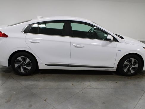 Used 2019 Hyundai Ioniq SEL image 11