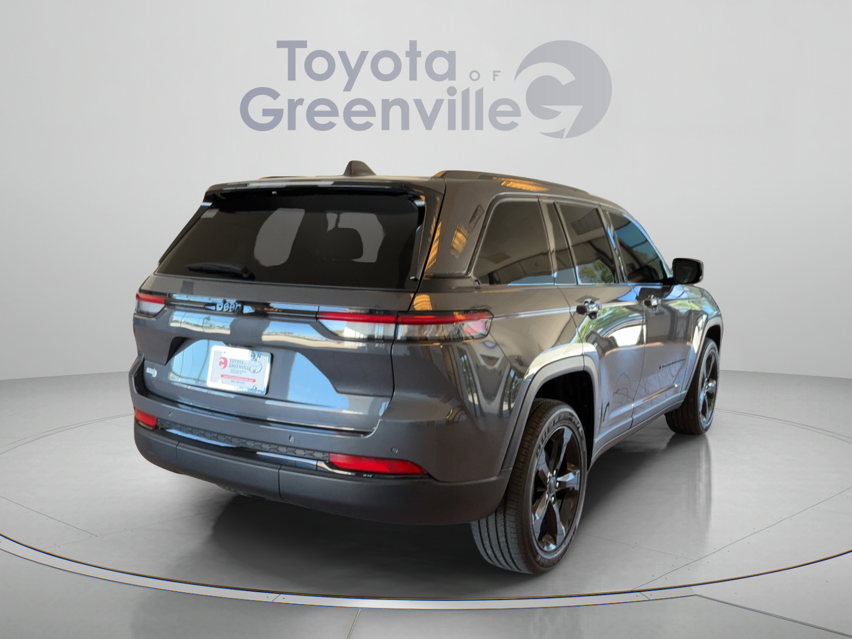 Used 2025 Jeep Grand Cherokee Altitude RWD image 6