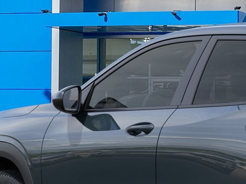 New 2026 Chevrolet Trax LS w/ LS Convenience Package FWD image 31