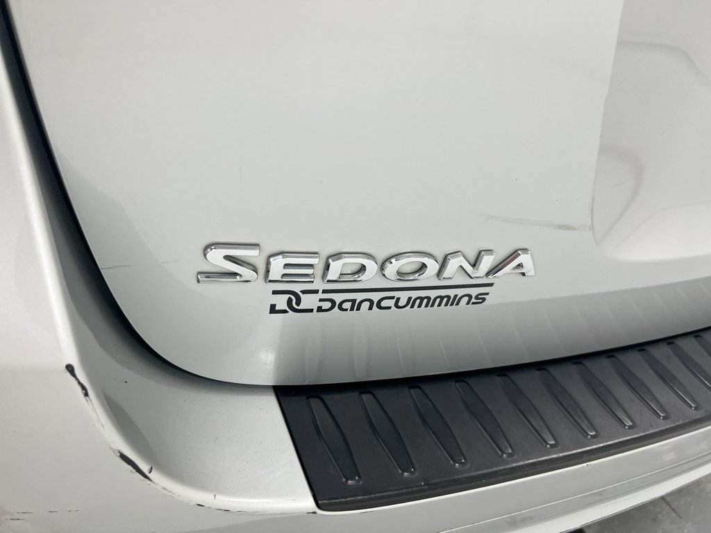 Used 2018 Kia Sedona LX FWD image 26