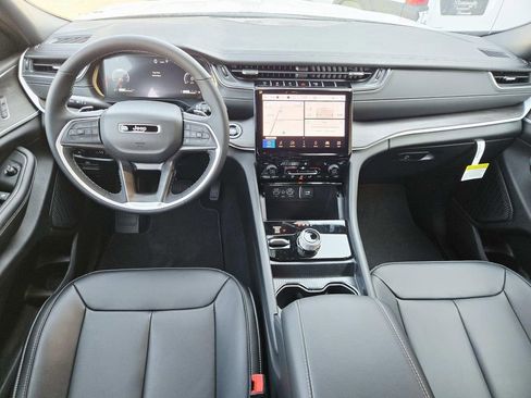 New 2025 Jeep Grand Cherokee Limited image 12