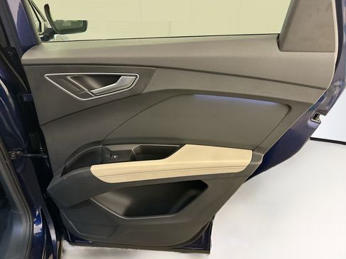 Used 2024 Audi Q4 e-tron Premium image 32