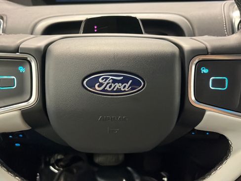 Used 2025 Ford Expedition Platinum AWD/4WD image 16