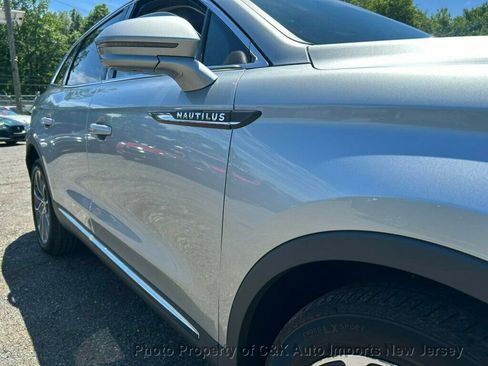 Used 2022 Lincoln Nautilus Reserve w/ Cargo Utility Package AWD/4WD image 22