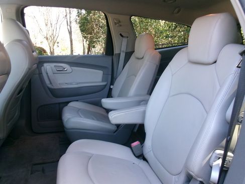 Used 2009 Chevrolet Traverse LT image 30