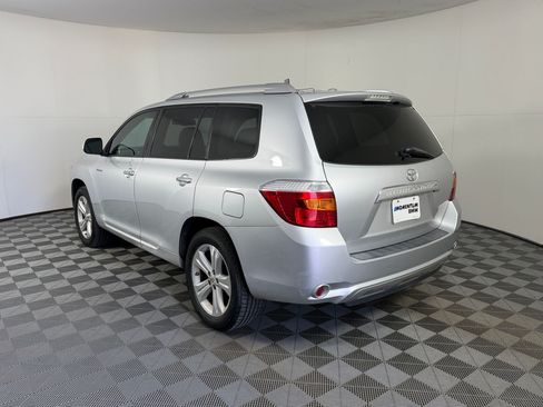 Used 2010 Toyota Highlander Limited FWD image 3