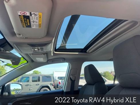 Used 2022 Toyota RAV4 XLE w/ Convenience Package AWD/4WD image 16