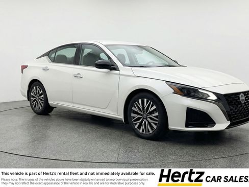 Used 2025 Nissan Altima 2.5 SV image 1