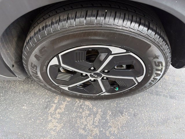 Used 2023 Kia Niro LX FWD image 10
