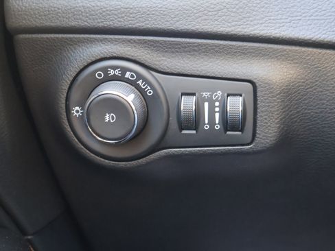 Used 2021 Jeep Compass Limited image 40