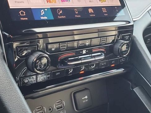 New 2025 Jeep Grand Cherokee L Limited image 23