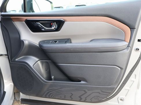 Used 2025 Subaru Forester Sport image 9