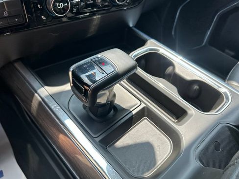 Used 2024 Chevrolet Silverado 1500 LTZ AWD/4WD image 37