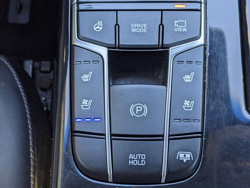 Certified 2019 Kia Cadenza Limited image 27