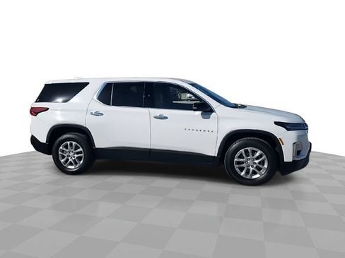 Used 2023 Chevrolet Traverse LS image 9