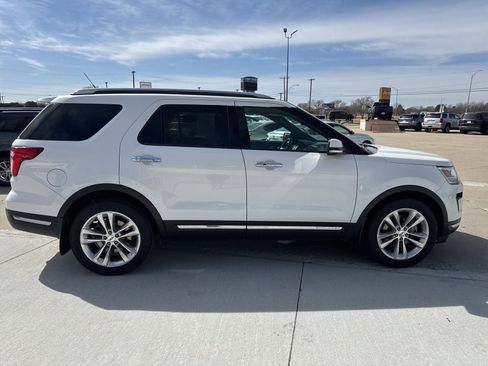 Used 2018 Ford Explorer Limited image 8