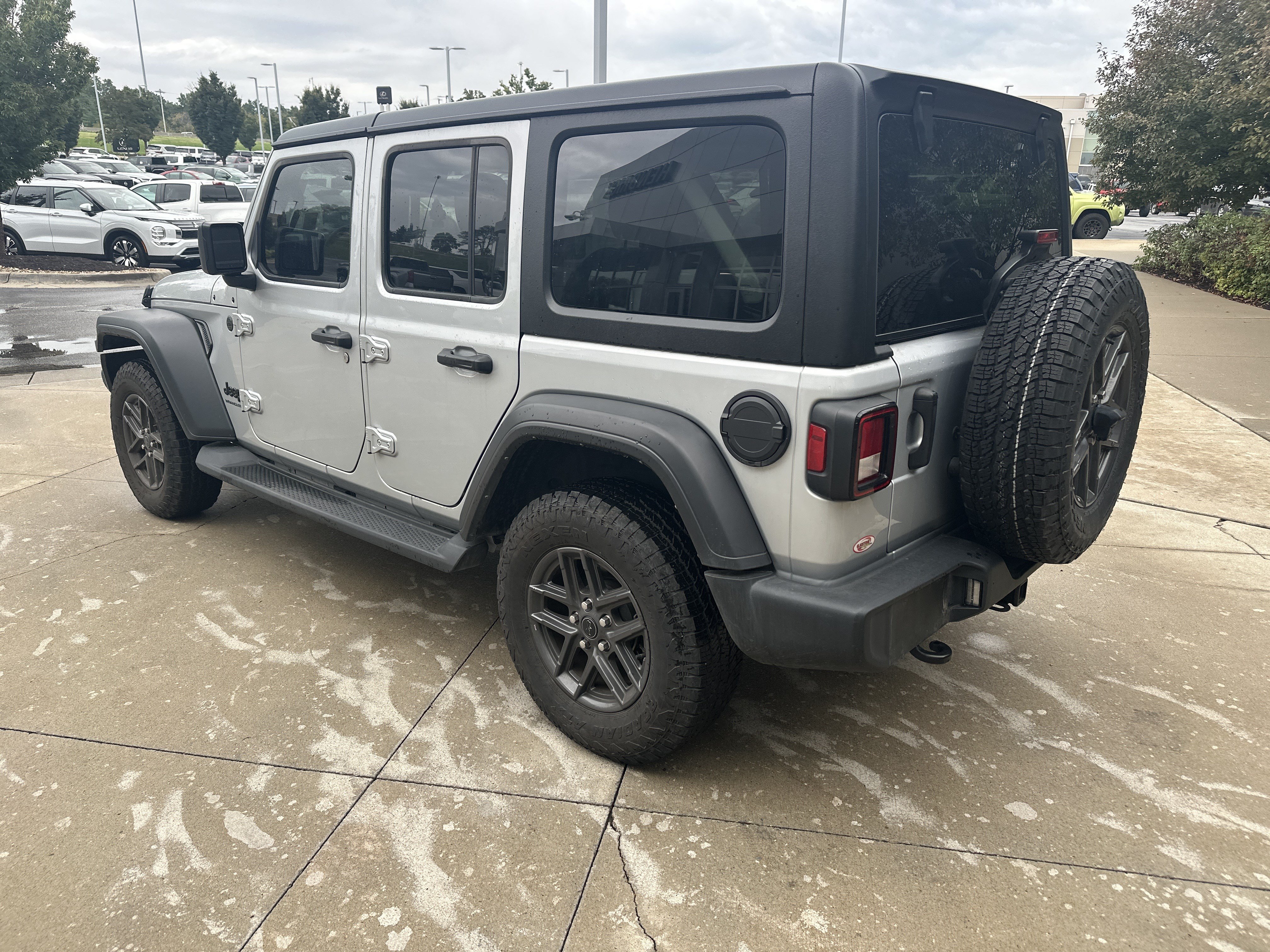 Used 2024 Jeep Wrangler Unlimited Sport AWD/4WD image 2