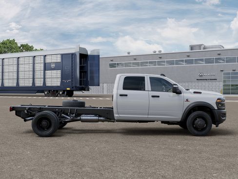 New 2026 RAM 5500 Tradesman AWD/4WD image 33