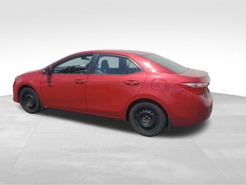 Used 2018 Toyota Corolla LE FWD image 3