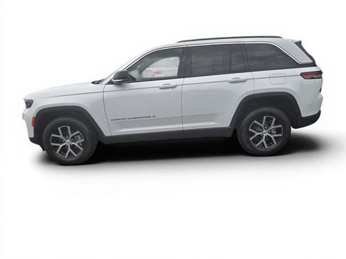 Used 2025 Jeep Grand Cherokee Limited RWD image 7