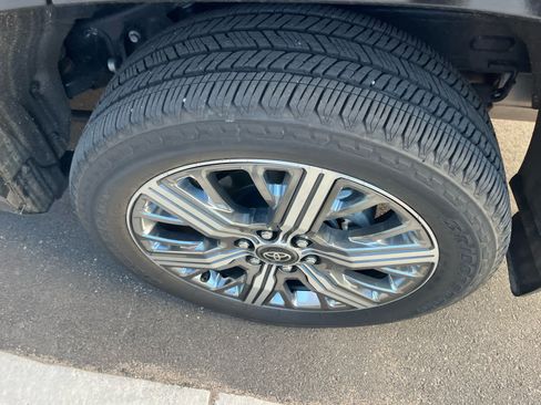 Used 2025 Toyota Sequoia Capstone AWD/4WD image 6