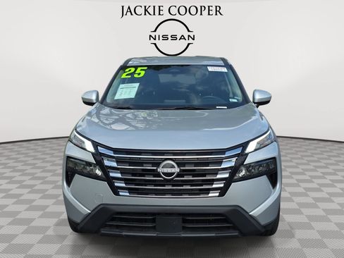 Used 2025 Nissan Rogue SV FWD image 2
