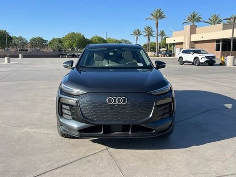Used 2025 Audi Q6 e-tron Premium Plus w/ Premium Plus AWD/4WD image 5