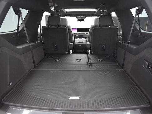 Certified 2026 Cadillac Escalade ESV Sport w/ LPO, ONYX Package AWD/4WD image 30